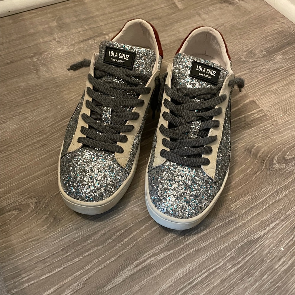 Lola Cruz Sneakers